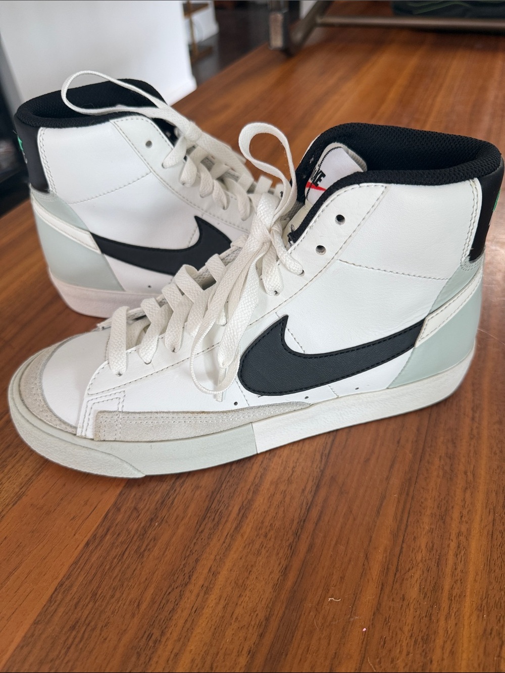 Worn once! Nike Blazer Mid SE 77 Size 6.5 Y White Black Shoes Sneakers